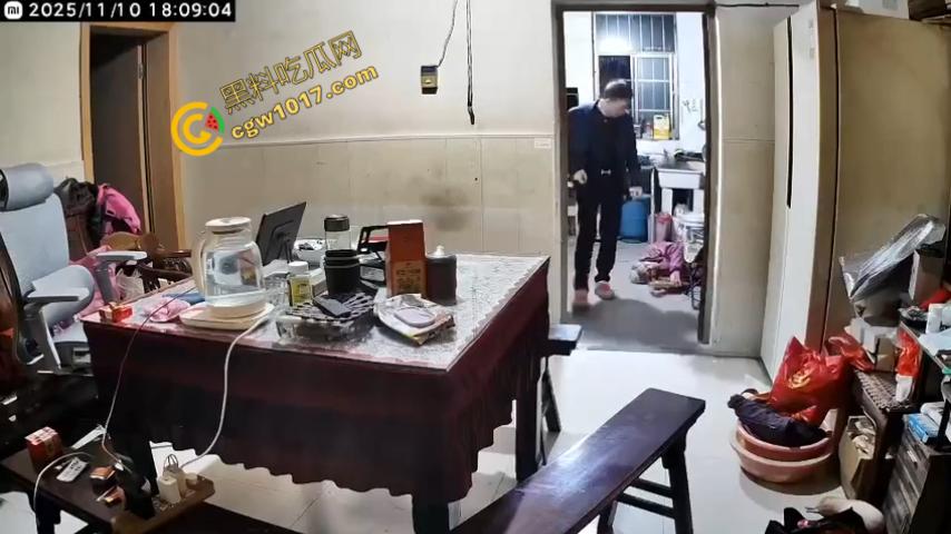 常州畜生儿子虐老母亲！惊天家暴视频曝光，白发苍苍母亲竟挨打场景不堪入目！  第10张