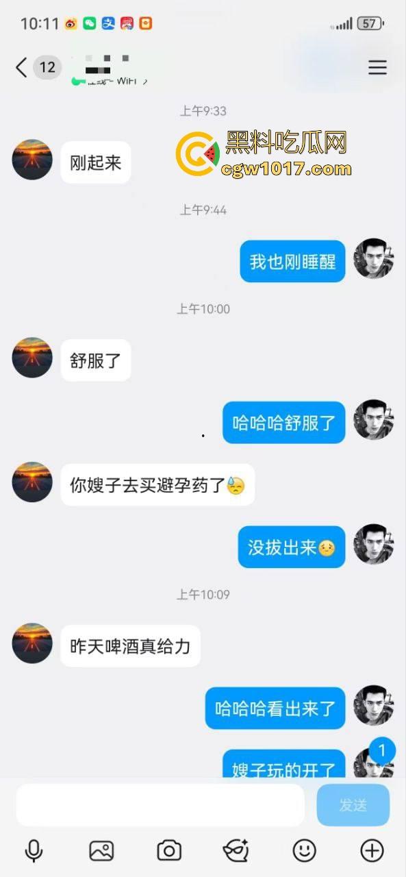 无能的丈夫现实版！绿帽奴邀请体育男大来强奸自己的老婆，无套猛插而自己只能在角落观看，一晚猛操6次腿都软了！  第5张