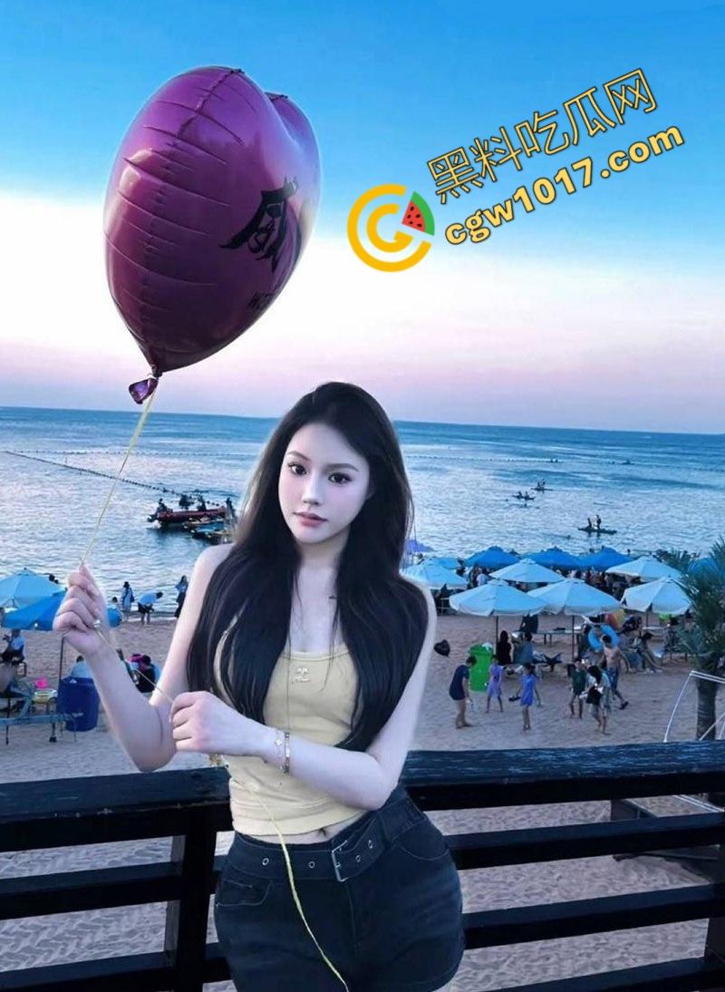 汕头网红【余微娜】沦为富二代母狗：露脸舔棒狂野放浪，多姿势爆操声响彻房间，视频泄密惹人眼球！  第1张