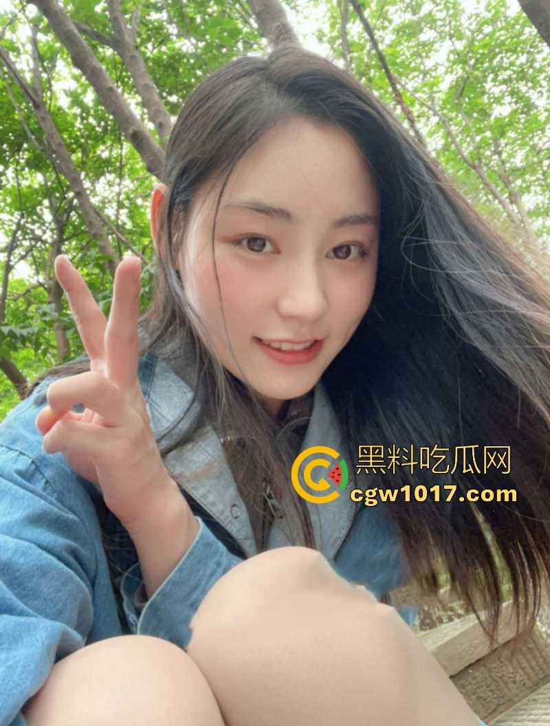 河南高挑骚逼营销【陈奕莹】清纯少女私下却是淫荡的母狗，在家发骚与人裸聊等操，全程露脸揉搓，这逼是真的黑啊！  第8张