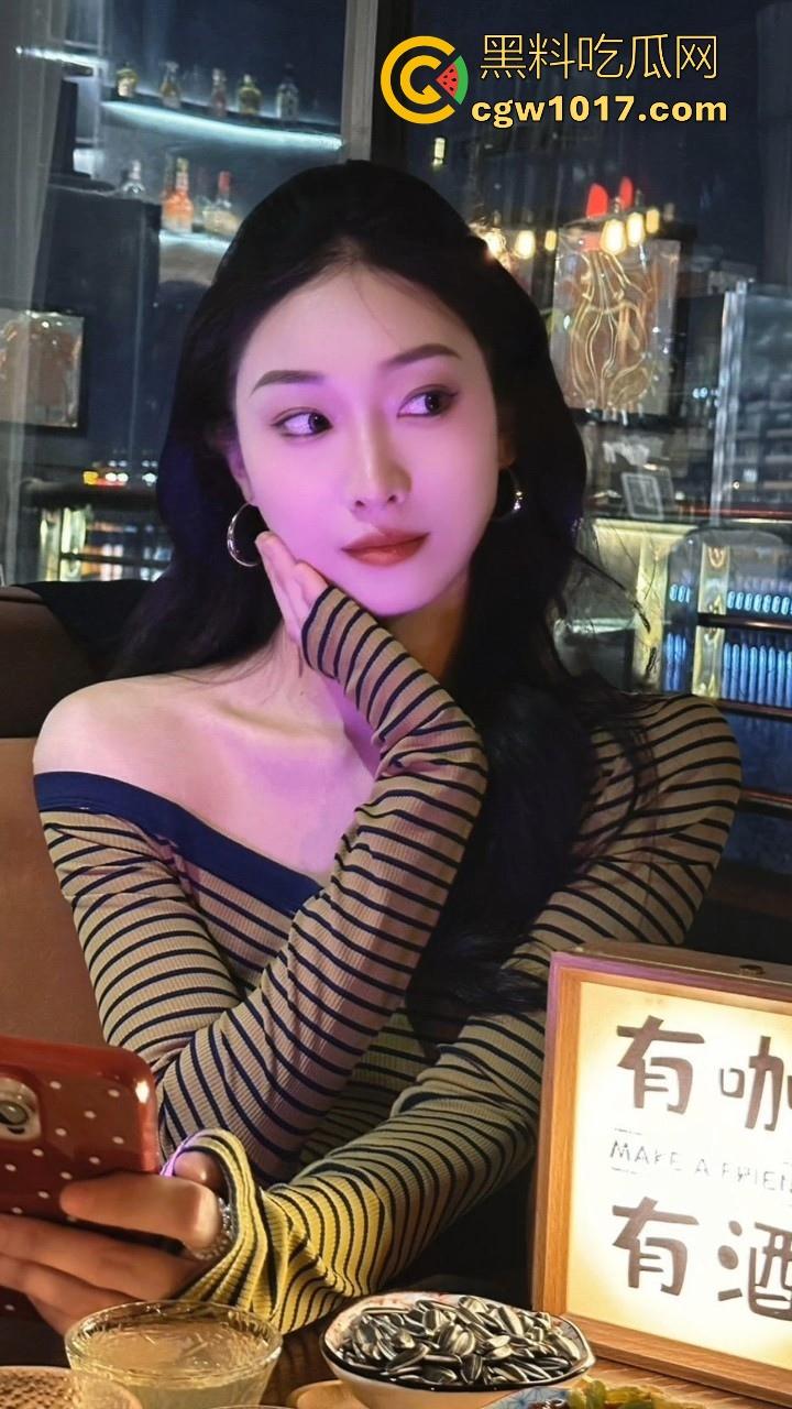 重金拿下高颜值中国舞老师，私下淫荡到巅峰女神变顶级精盆，黑丝长腿翘臀高撅，粉嫩白虎紧穴湿漉漉！  第4张