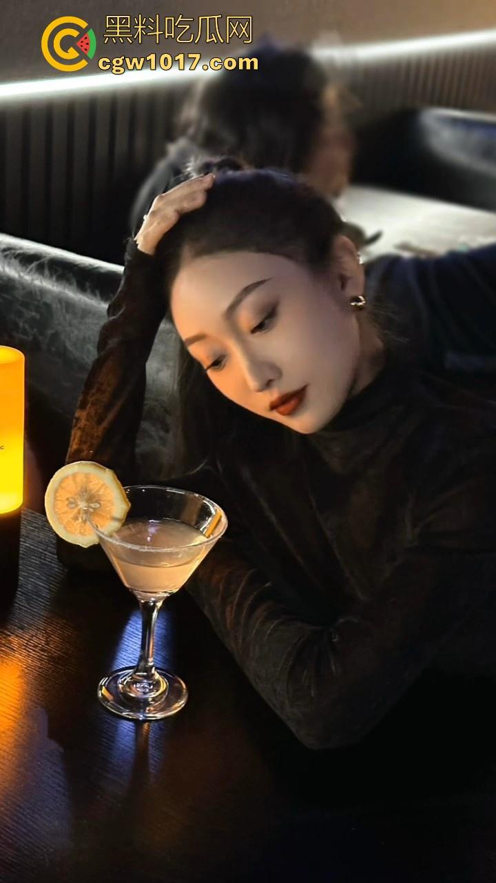 重金拿下高颜值中国舞老师，私下淫荡到巅峰女神变顶级精盆，黑丝长腿翘臀高撅，粉嫩白虎紧穴湿漉漉！  第5张