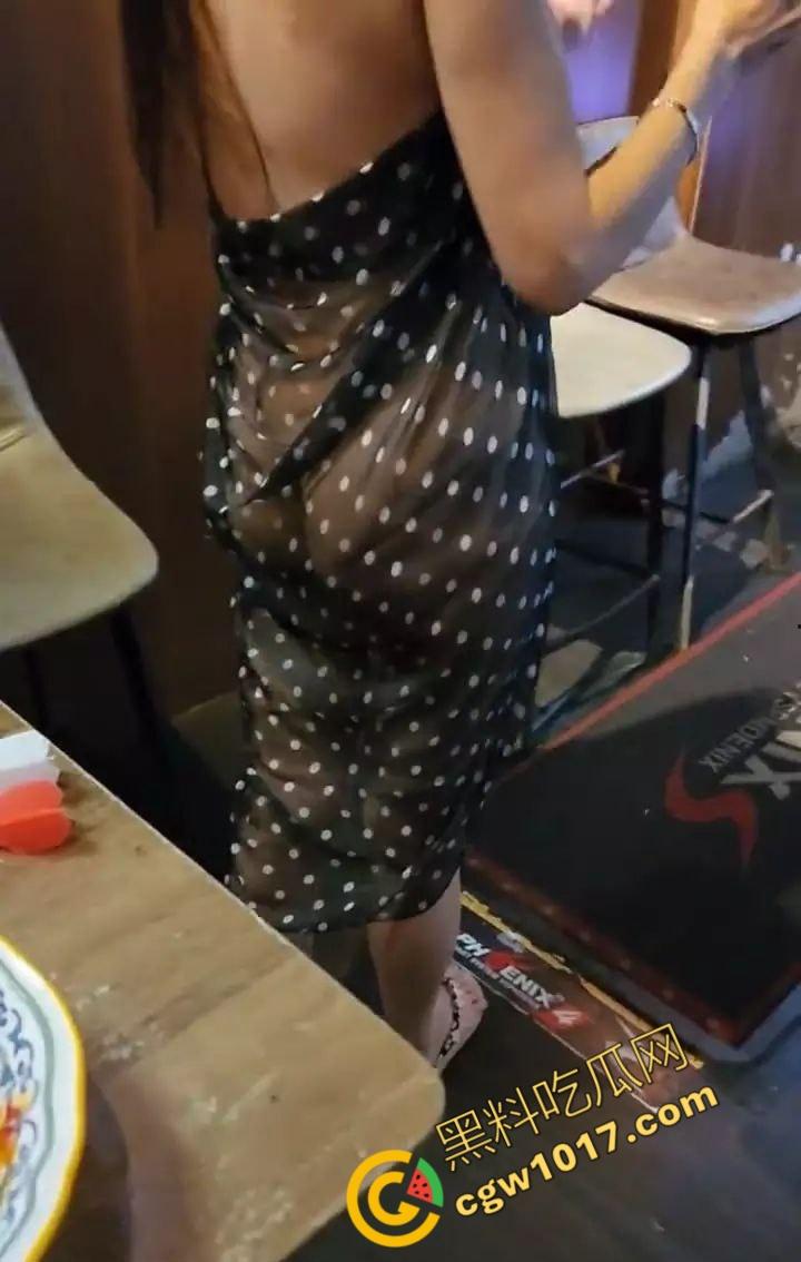 极品人妻【Sexygirl】为金主庆生：透视装迷情，美乳骚穴尽显，激情摩擦下欲望猛涨，酒吧尽显淫靡风光  第7张