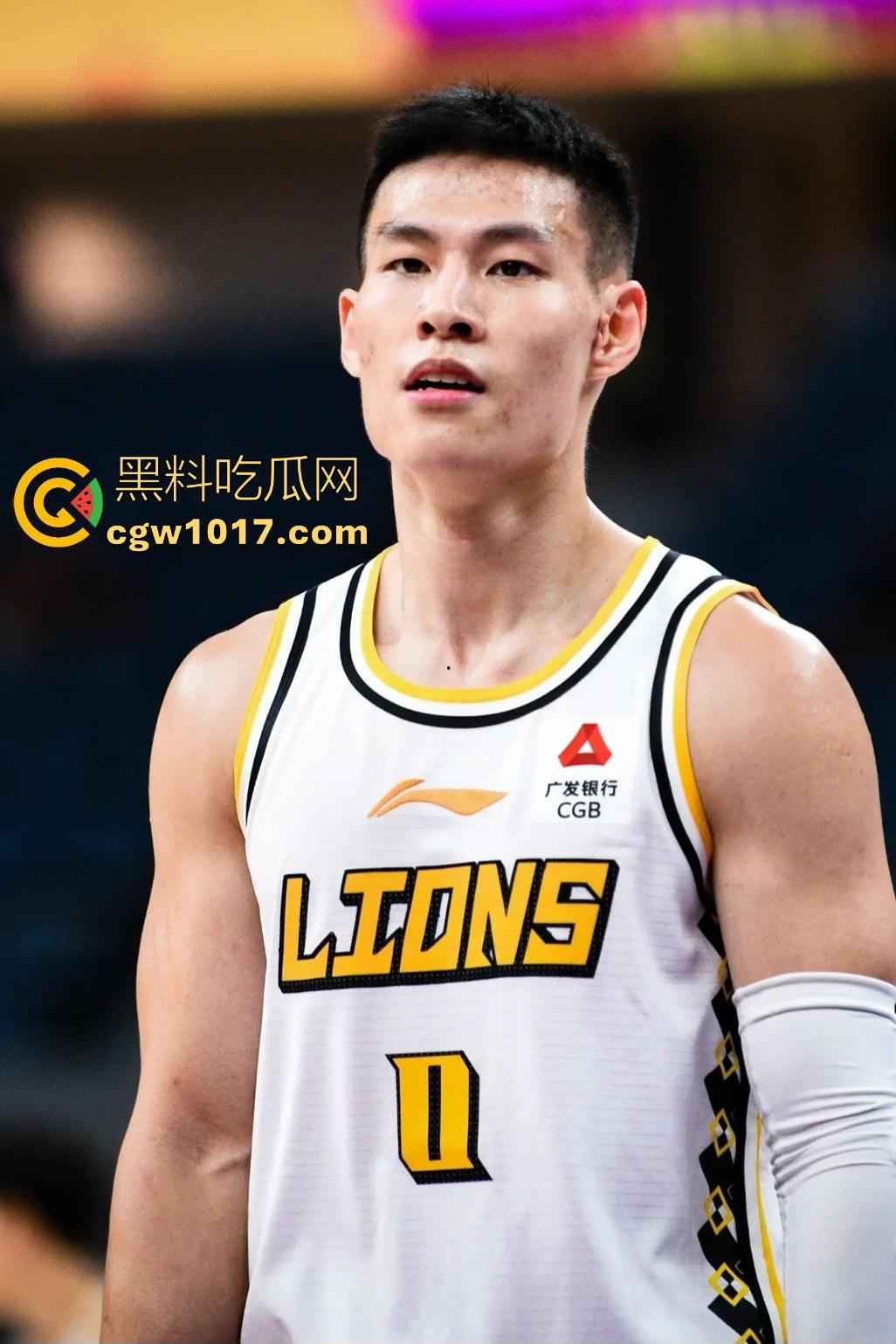 骚女们的福利来了！CBA猛男【林秉圣】更衣室全裸视频泄露！翘臀胸肌炸裂，鸡鸡小巧软绵绵，不妨碍女粉丝舔屏！  第6张