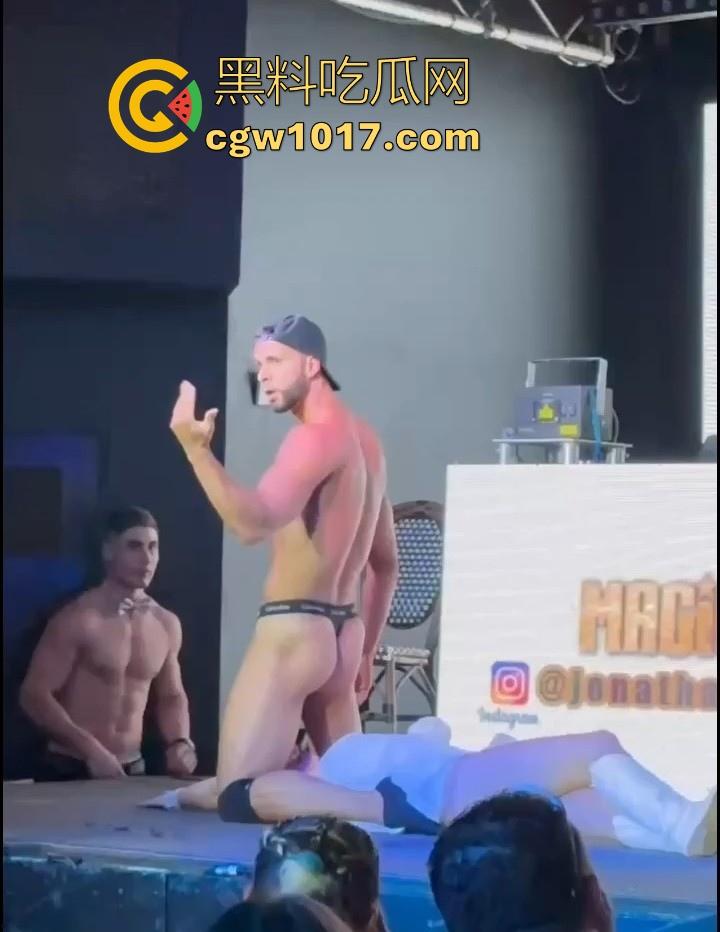 疯马秀都开到香港了吗？澳洲magicman裸男脱衣秀表演视频曝光，随机挑选女观众上台模拟性爱，动作极其辣眼！  第2张