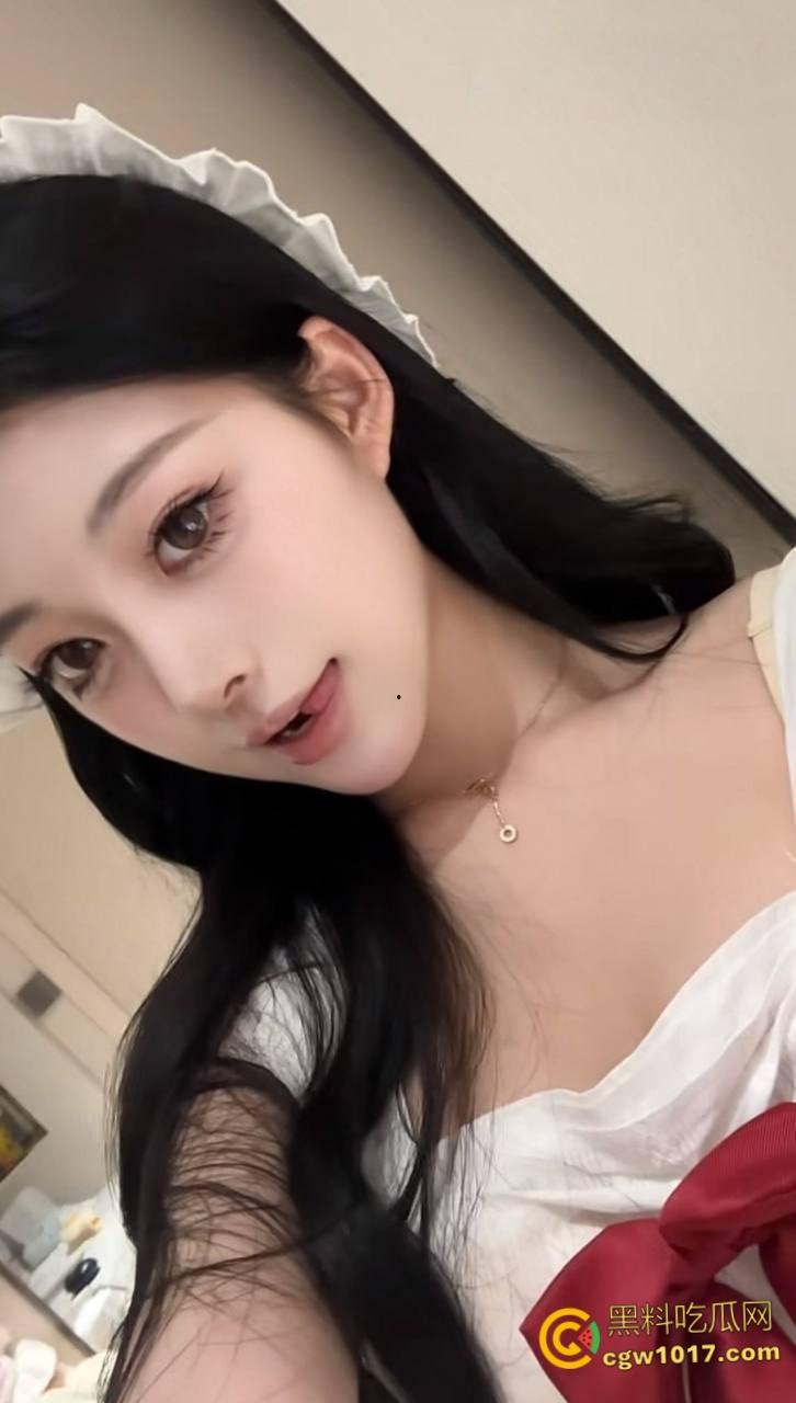 义乌抖音网红【小棉】，大尺度制服私拍流出，高颜甜妹揉乳扣穴，自慰娇喘白浆四溢，反差骚劲爆棚！  第2张