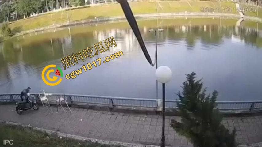 越南13岁男孩持刀暴走：将同学捅伤后推入湖中，辱骂激发致命仇恨，监控全程记录，复仇摄人心魄！  第8张