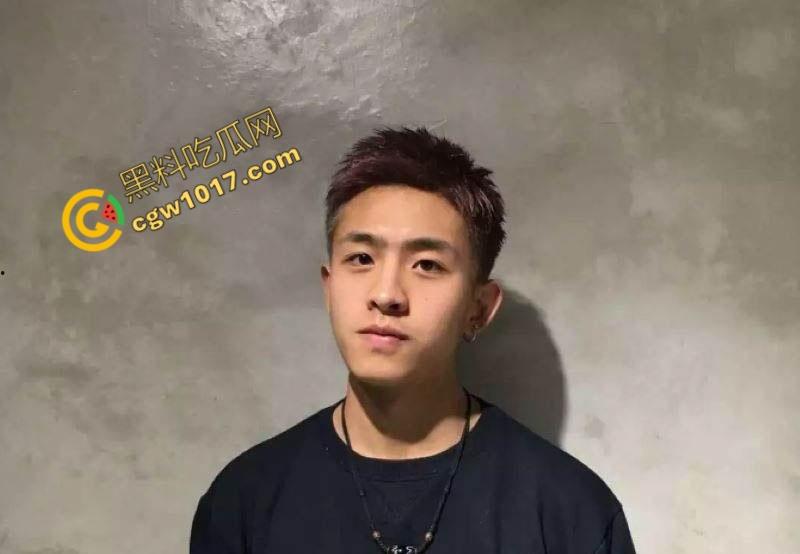 顶流男歌手【焦迈奇】密室调教视频震惊娱乐圈，腹肌男神被资本大佬如狗般玩弄，表情从抗拒到享受，炸裂网络！  第7张