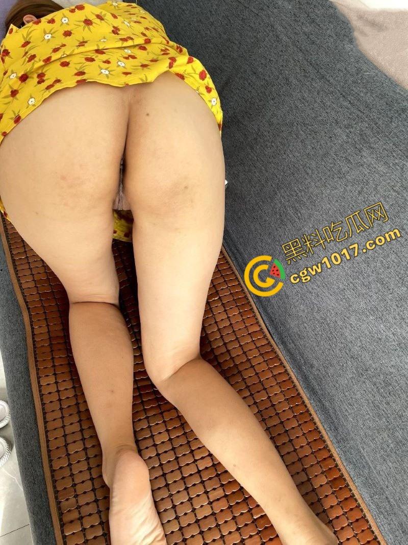 纹身嫂子狂野夜：沙发上狂野交欢，嫩乳纹身挑逗小叔子，白虎紧穴颤抖，高潮喷溅！  第6张