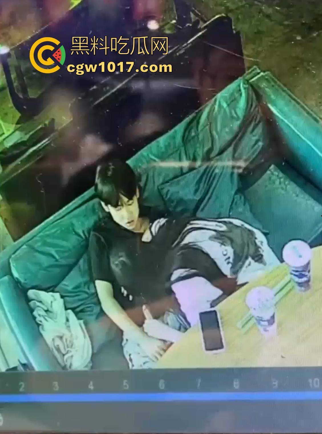 广西玉林仙尼奶茶店大瓜！学校里是高冷女神【孙晓惠】，学校外却是口爆小母狗，单喝奶茶还不够还得加一点精液是吧！  第4张