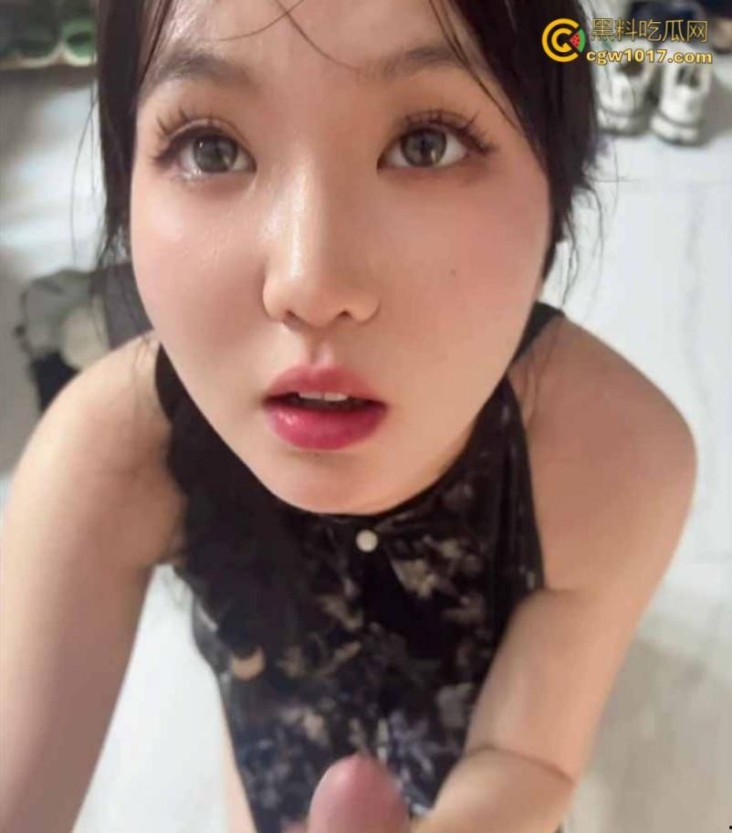 浙江温州商学院清纯眼睛妹【杨梦婷】，与男友酒店开房露脸口交，闭眼撸管口交满脸享受，反差十足 ！  第3张