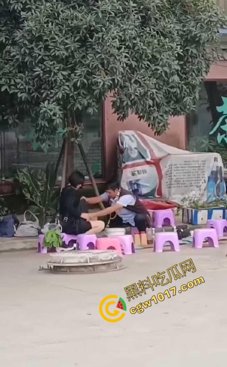 公园算命大师诱骗小仙女，揉胸抠穴就能断知福祸，小仙女被玩弄至高潮，彻底沦陷！  第2张