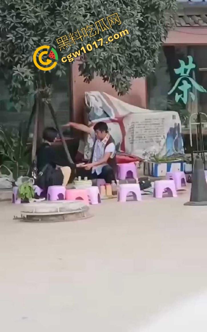 公园算命大师诱骗小仙女，揉胸抠穴就能断知福祸，小仙女被玩弄至高潮，彻底沦陷！  第5张