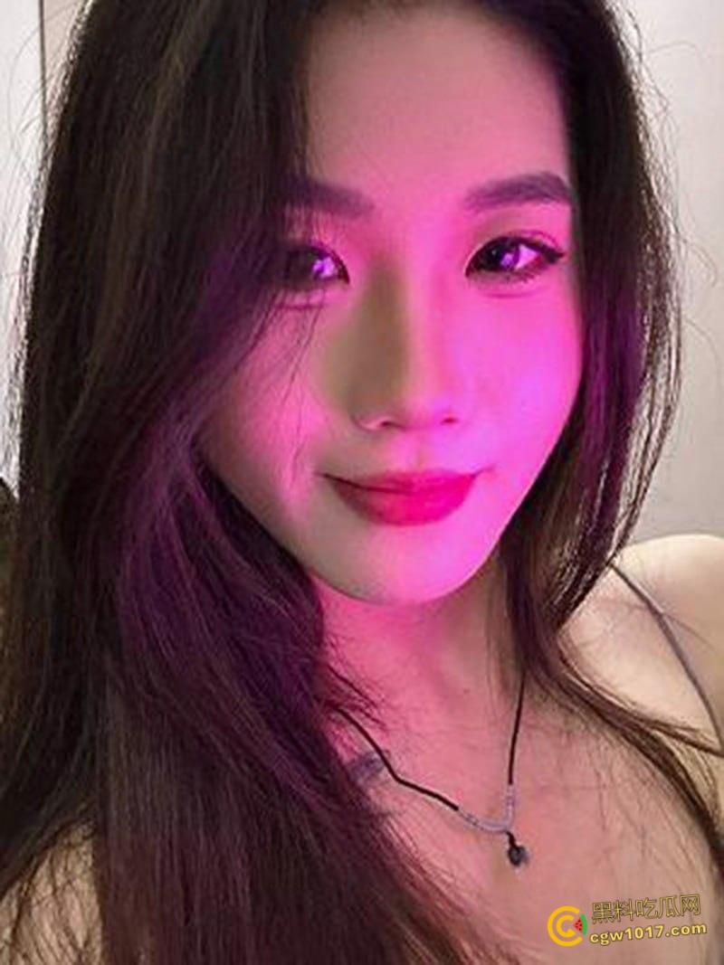 高颜值台球助教【李宇萱】，私下约炮金主被3p调教，情趣短裙包裹娇躯，樱桃小嘴猛吸大屌，后入猛操极品翘臀！  第3张