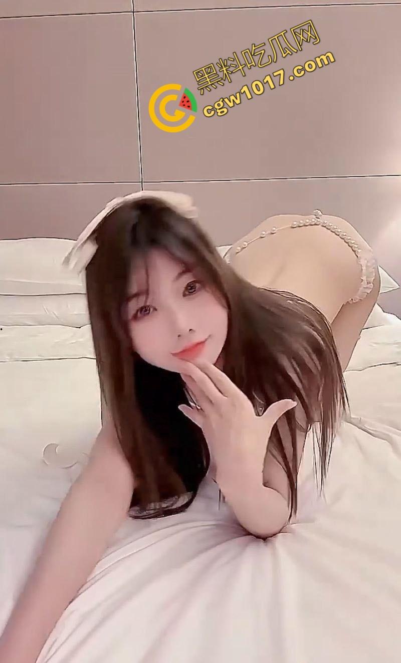 惊爆！秀人网嫩模【绾绾么】湿拍后入爆操，巨乳和翘臀诱人至极！摄影师后入爆操，极致淫艳！  第1张