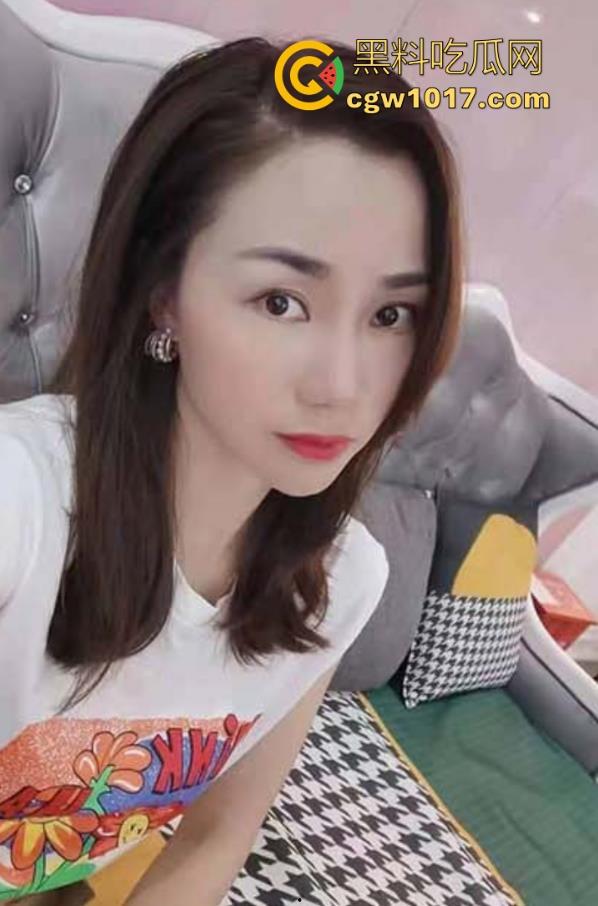 深夜潜入妈咪闺房，掀被无情猛扑直捅子宫！后入打桩狂抽每下顶穿，她浪叫搔首扭臀沉醉喷潮!  第1张