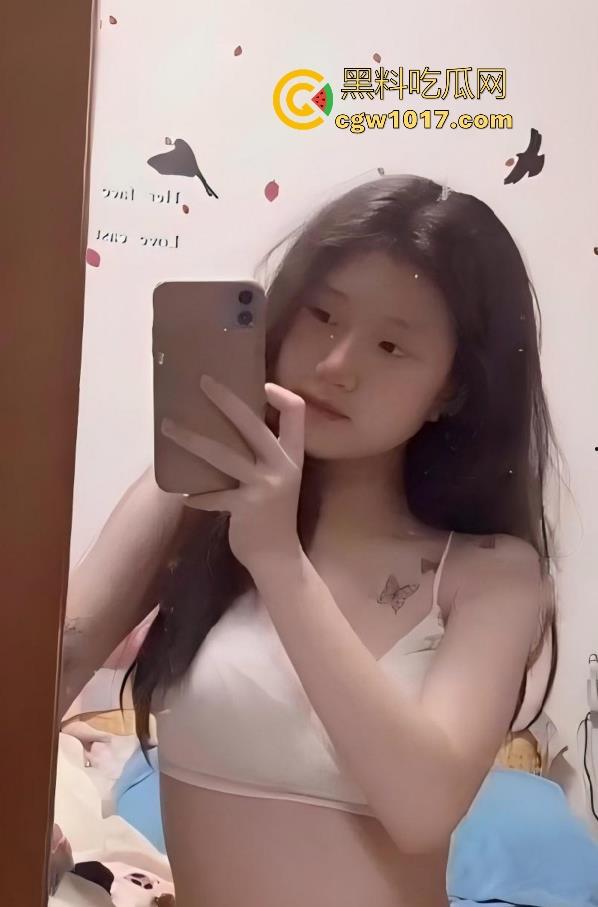 辽宁财经大学音乐系淫荡学妹【李维奕】跟学长撩骚私密视频曝光！搔首弄姿三点全露，无套后入猛捅粉嫩骚穴！  第1张