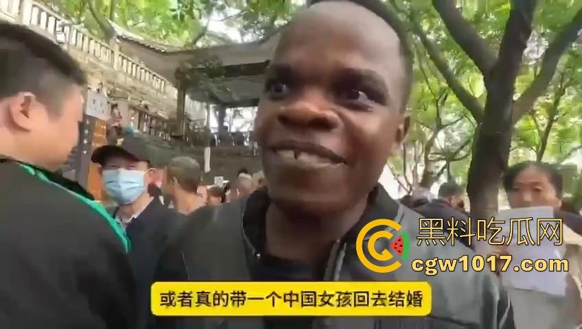 非洲黑猩猩挑战来中国相亲，没彩礼没样貌纯靠大屌跟黑皮肤加持，万万没想到啊，真有骚逼马桶排队送温暖啊！  第3张