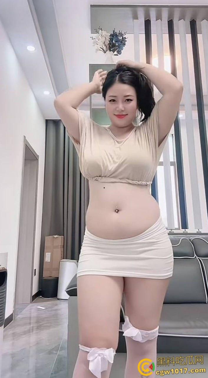 抖音百万网红【压寨夫人】，下海裸聊视频流出，微胖女神掰穴挑逗，假阳具狂插骚穴，淫荡本性暴露无遗 ！  第3张