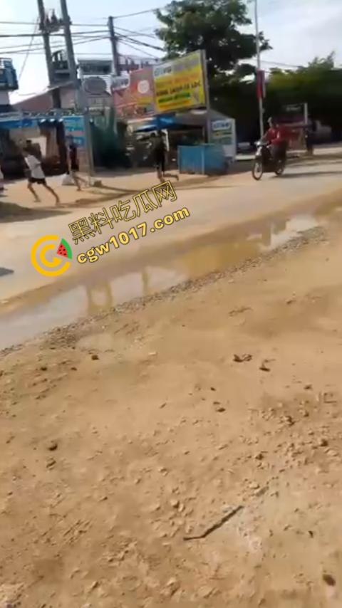 柬埔寨木牌突击抓捕：大楼被围“狗推”慌逃，警笛声与尖叫声交织，大楼一夜成围城！  第3张