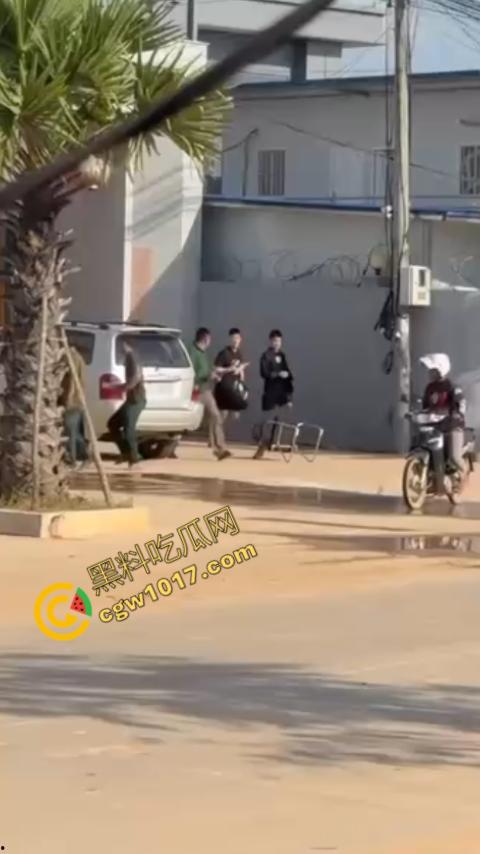 柬埔寨木牌突击抓捕：大楼被围“狗推”慌逃，警笛声与尖叫声交织，大楼一夜成围城！  第4张