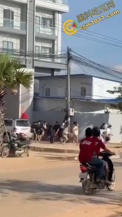 柬埔寨木牌突击抓捕：大楼被围“狗推”慌逃，警笛声与尖叫声交织，大楼一夜成围城！  第5张