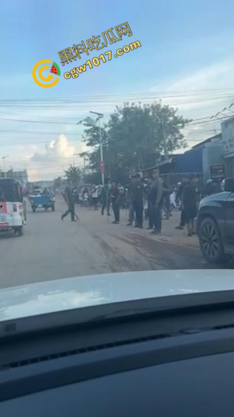 柬埔寨木牌突击抓捕：大楼被围“狗推”慌逃，警笛声与尖叫声交织，大楼一夜成围城！  第7张