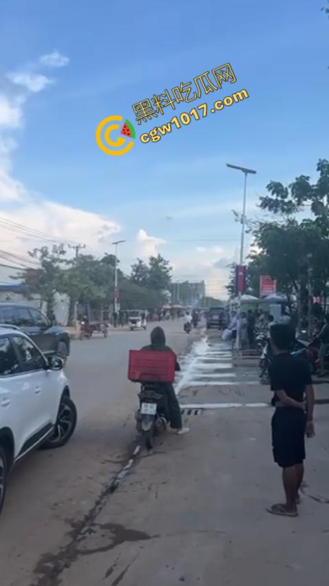 柬埔寨木牌突击抓捕：大楼被围“狗推”慌逃，警笛声与尖叫声交织，大楼一夜成围城！  第8张