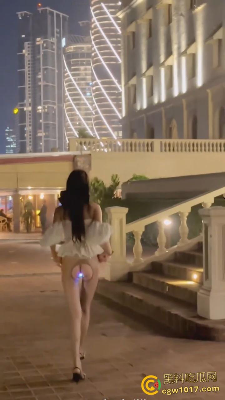 露出界天花板【彤彤乖】，酒店叫小哥进门修水管，浑身赤裸三点全露勾引，小哥竟强装镇定，这也能忍得住太牛了！  第8张