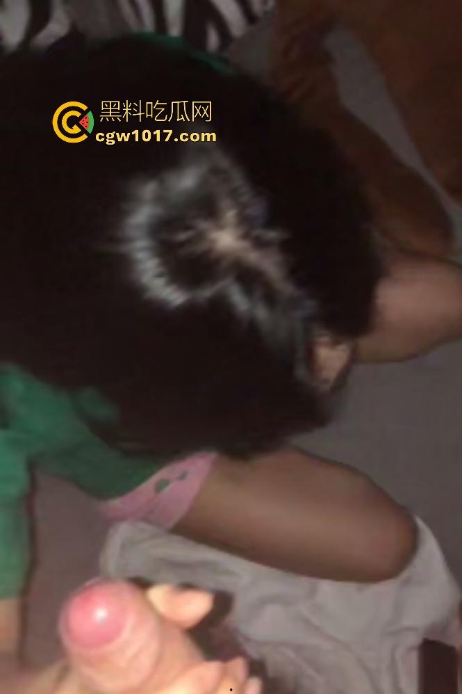 出租屋调教反差女友，淫荡骚货任人摆布口交顶到喉管，手举高高不许放下，录像还害羞，这么骚了记录生活怎么了？  第5张