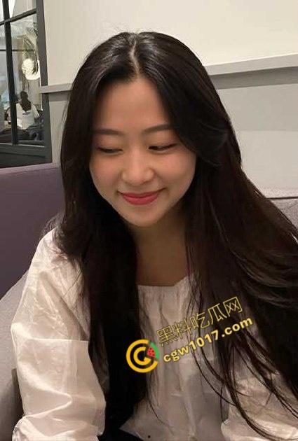 四川音乐学院校花【杨子怡】：清纯可人女神舍身哄富二代，酒店激战深喉求欢，精液尽数吞入，极尽淫荡  第1张