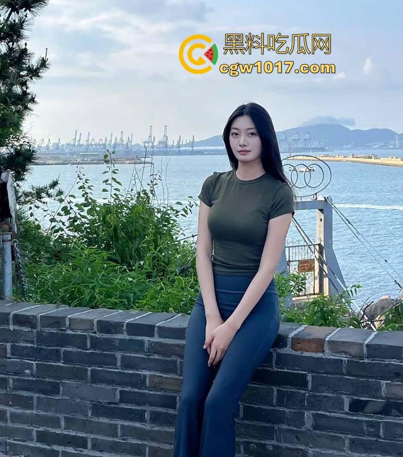 湘潭大学极品高挑美女【林奕怡】约炮视频曝光，完全露脸口交骑乘，超绝身材颜值，无套抽插白虎骚穴淫荡无比！  第2张