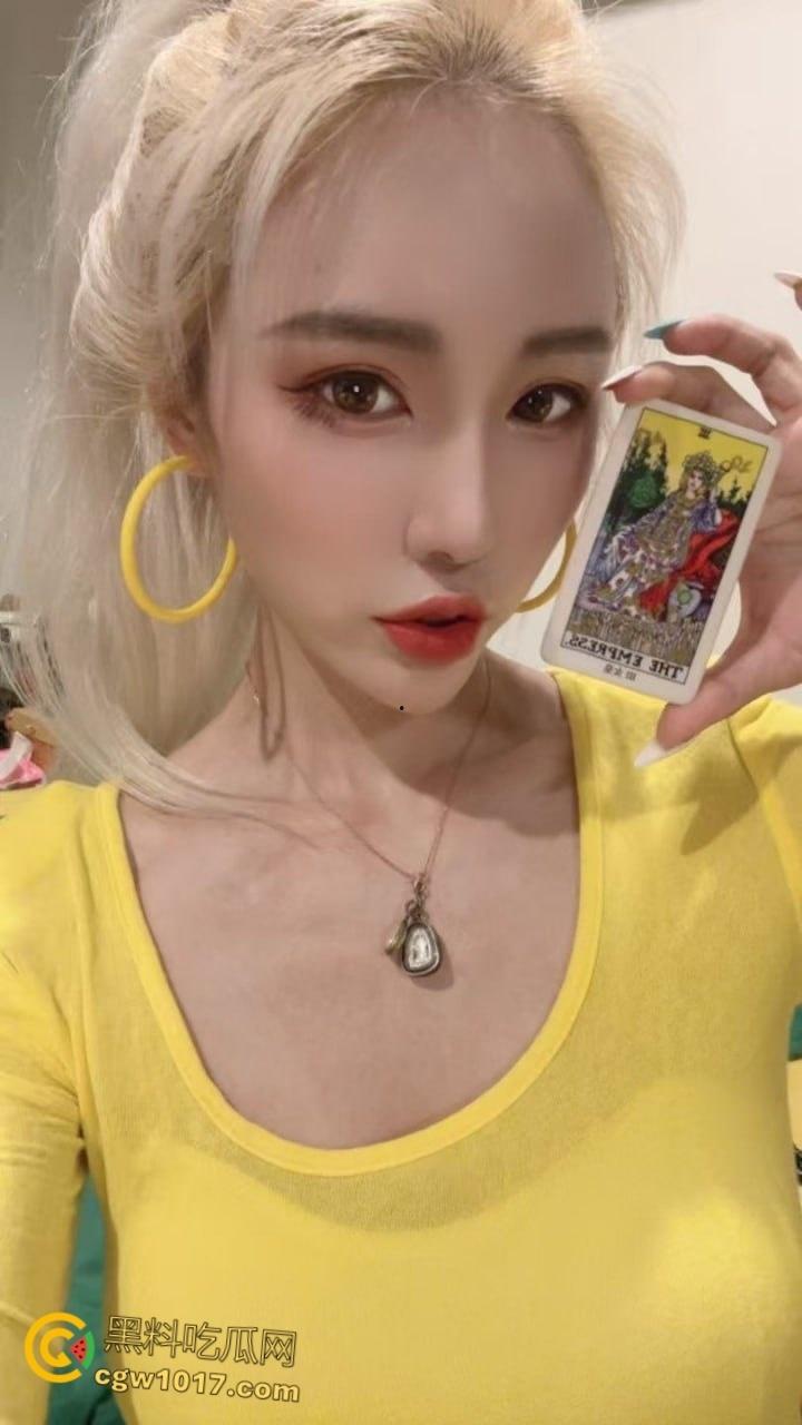 抖音网红主播【梦楠】，曾龙珠直播的人气主播，私密1对1视频泄露，化身撩人尤物全裸自慰，诱惑力爆表！  第3张