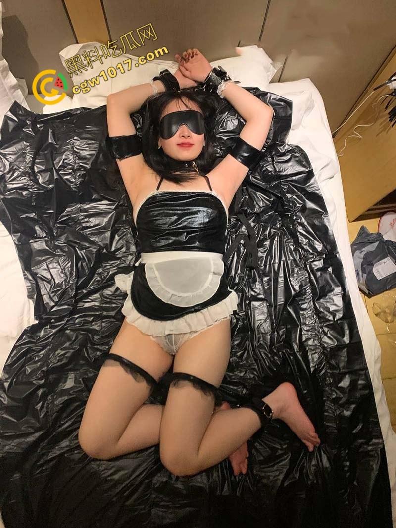 北京国企员工【邓佳佳】分手后被曝：清纯眼镜婊被前男友各种调教，粉嫩小穴被无套内射，床上淫态尽显！  第9张