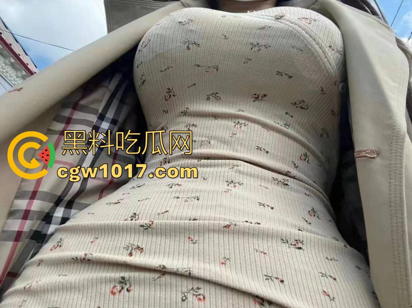 帮极品御姐穿个奶钉，穿完觉得手艺不错奖励纹身师骑乘一晚，全自动上位，果然搞这东西的都很反差很骚！  第3张