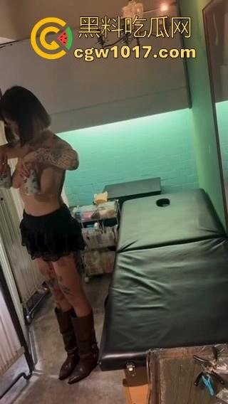 帮极品御姐穿个奶钉，穿完觉得手艺不错奖励纹身师骑乘一晚，全自动上位，果然搞这东西的都很反差很骚！  第5张