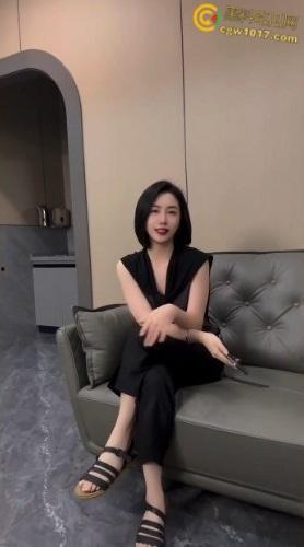 深夜钻到大姐被窝，把姐姐摸无奈了，半推半就把姐姐白浆操了出来，想拒绝这段乱伦史又无法抗拒 ！  第3张