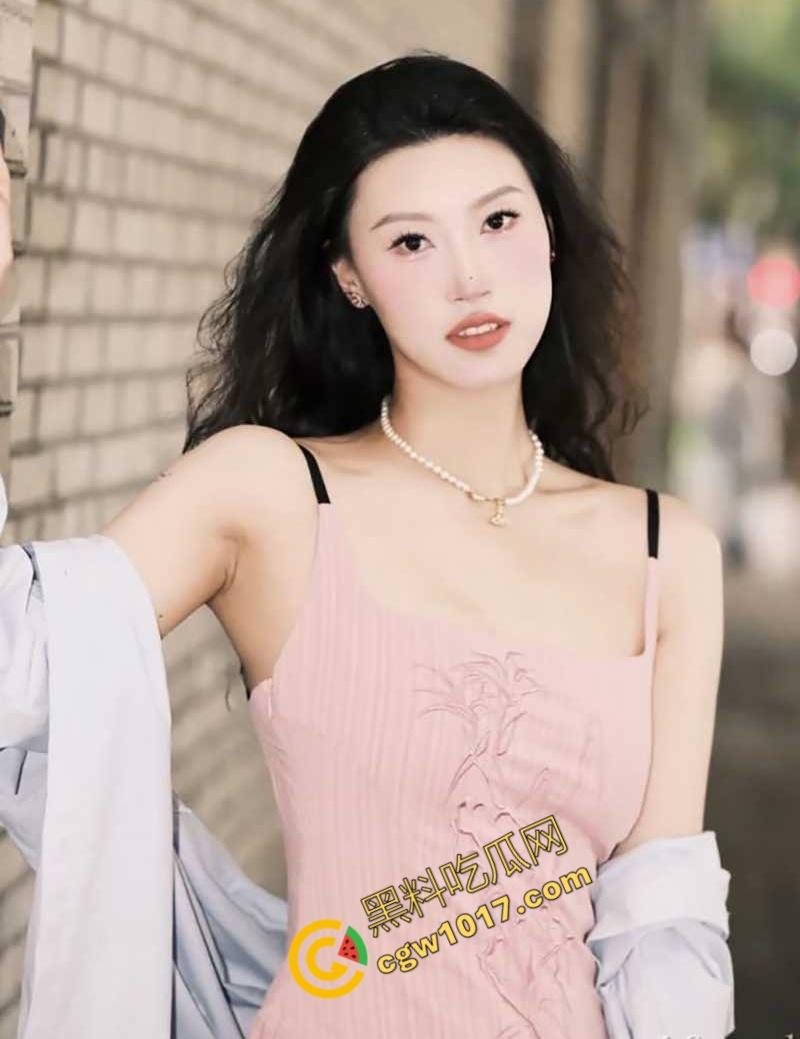 广东舞蹈老师【孙忆梦】万圣节惊爆！女神被秘密调教，全裸舔屌舔肛，摇奶颜射，尽显小母狗风骚！  第7张