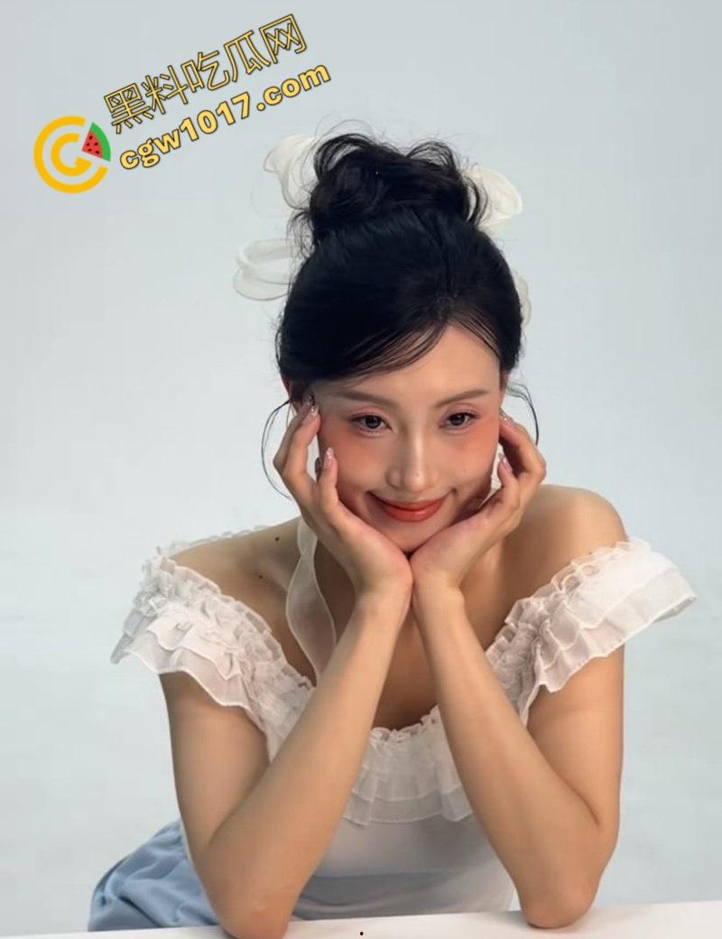 广东舞蹈老师【孙忆梦】万圣节惊爆！女神被秘密调教，全裸舔屌舔肛，摇奶颜射，尽显小母狗风骚！  第14张