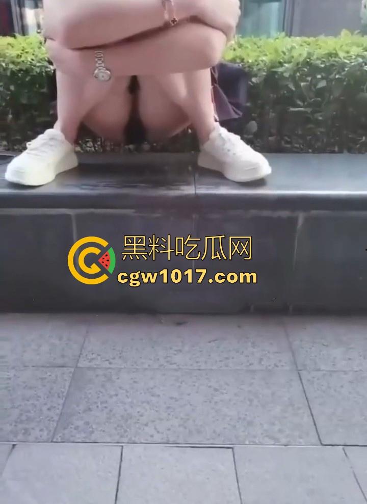 调教骚逼炮友！带着跳蛋逛街，当众强制高潮，大胆户外露出，玩的就是刺激玩的就是心跳，好刺激好喜欢！  第8张