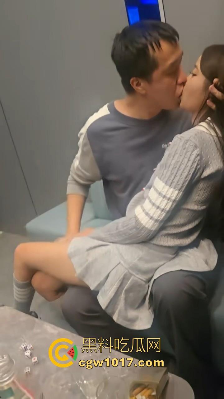 我是真的恨你们这些有钱人啊！吃好喝好操尤物，各种极品身材身上骑，骚逼一天一换，各种女神反差淫荡一面展示在目前！  第2张