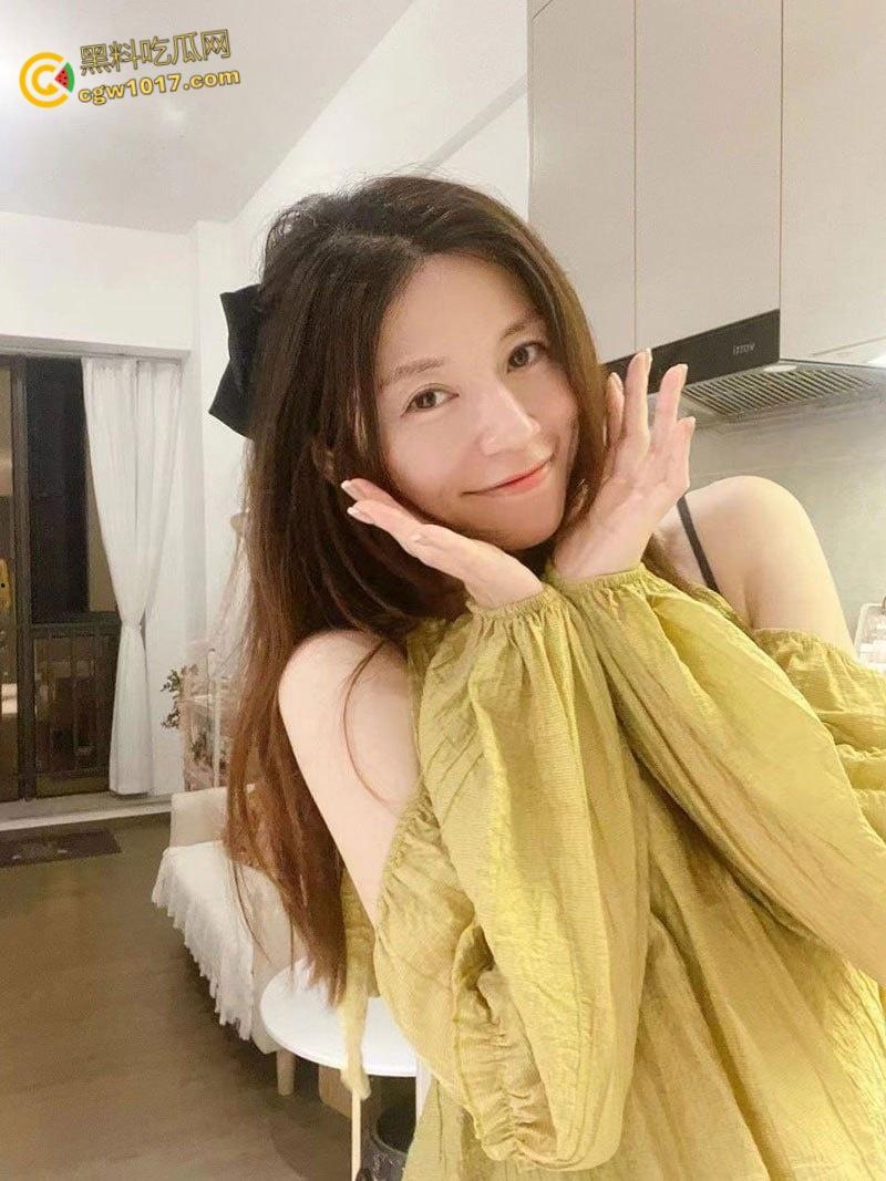 福建极品人妻【陈润好】，婚后出轨与炮友偷情开房，女上骑乘各种姿势疯狂榨精，全程骚话淫叫不断！  第1张