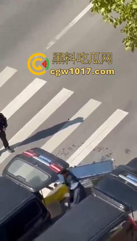 长春工地施工挖天然气挖出尸体，现场道路被封闭起来，怕是杀人灭口，抛死野外的，具体情况还得等待官方！  第9张