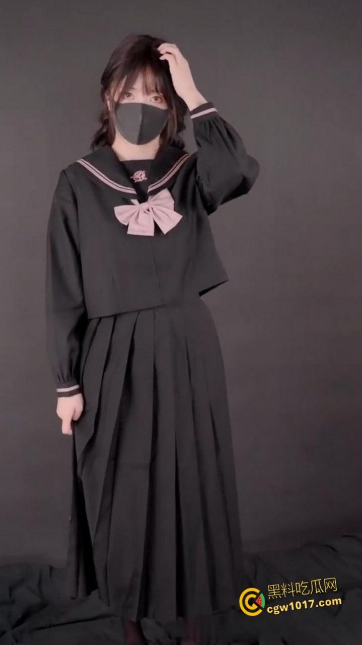 超人气网黄【玩偶姐姐】，黑丝真空JK装撩裙诱惑，白虎嫩穴手指揉搓阴蒂，馒头小穴逼水泛滥，骚浪模样反差至极！  第1张