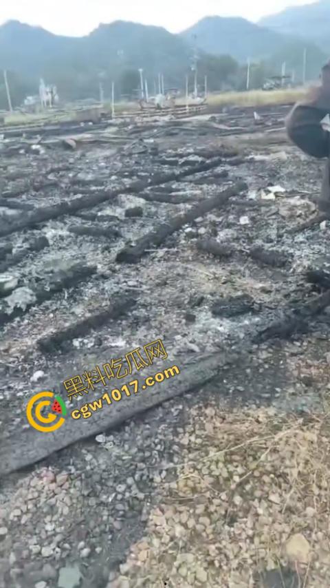 宁德突发火灾！渔船连环暴燃，火舌腾空，夜间被烈焰吞噬殆尽，惊险一刻令人心神俱裂！  第8张