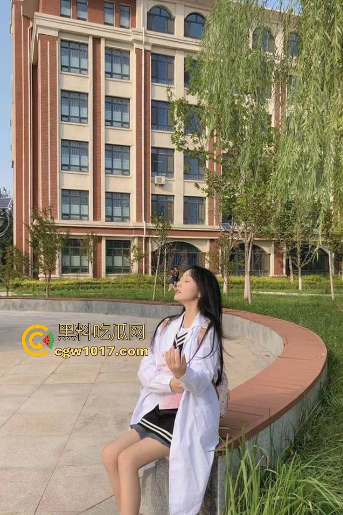 日本清泉女子大学女神下海，为了赚钱主动找金主上门做男友，跪舔巨屌口交，侍奉如女优附体，这演技还真不赖！  第2张