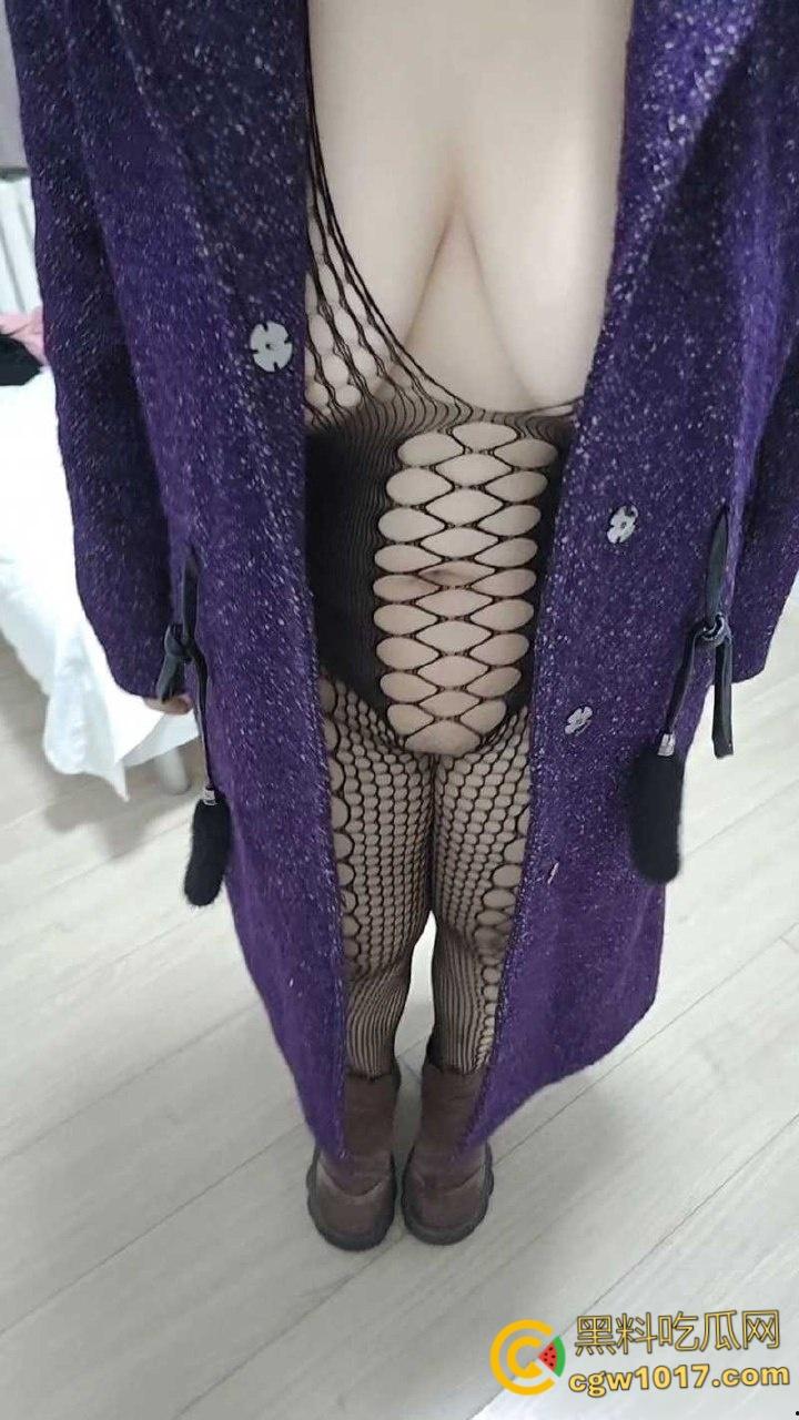 睡不醒的小嫂子，骚母狗嫂子身穿性感渔网袜，主动要求玩户外露出，就喜欢让别人看她被干的贱样！  第3张