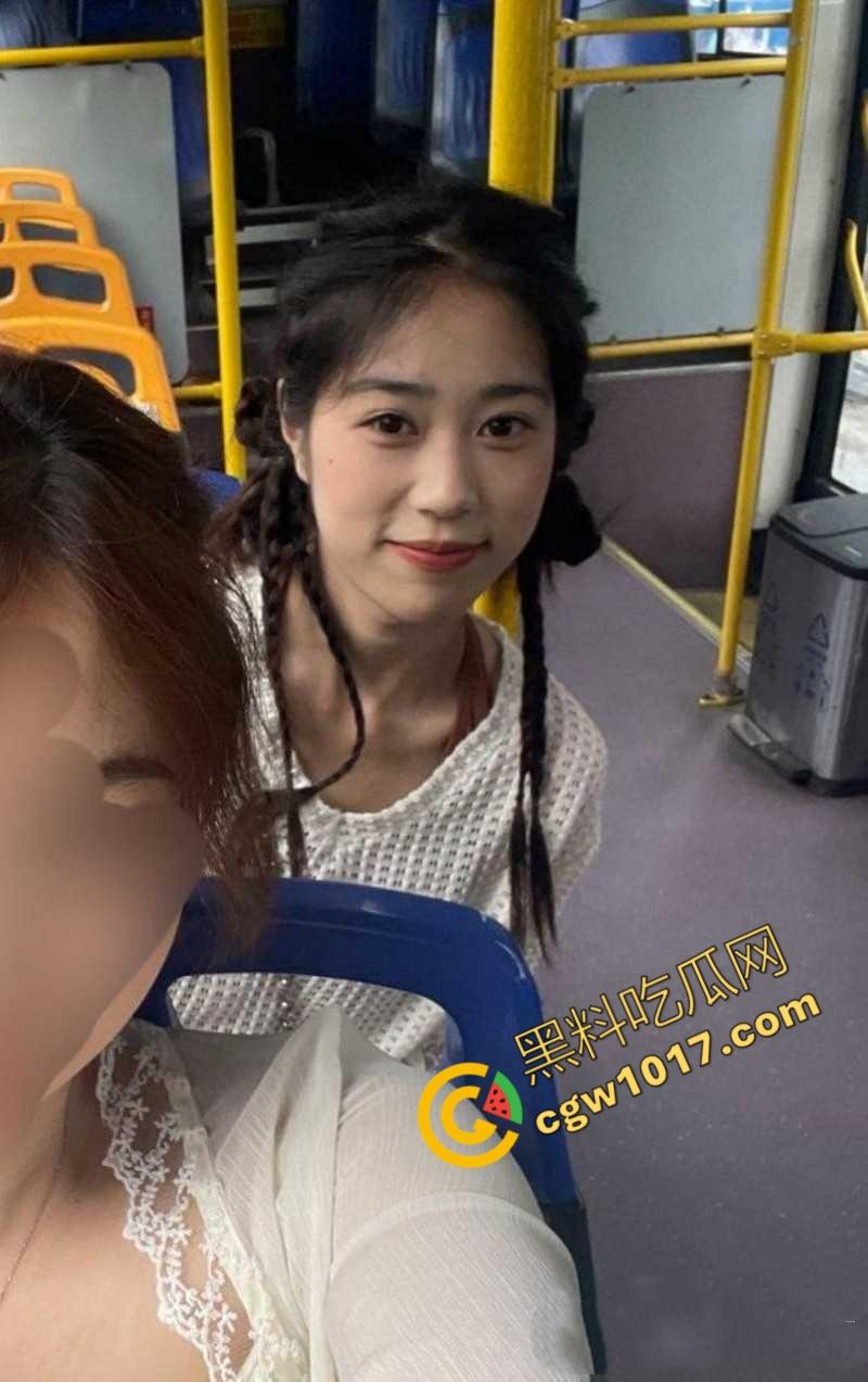 上海极品舞蹈生【杨萧颜】难以抵抗金钱诱惑，堕落为金主性奴，胯下侍奉爆筋肉棒，口技十分了得！  第1张