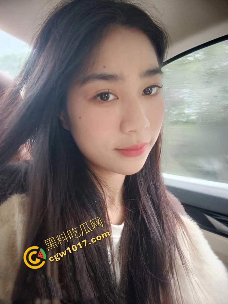 上海极品舞蹈生【杨萧颜】难以抵抗金钱诱惑，堕落为金主性奴，胯下侍奉爆筋肉棒，口技十分了得！  第4张