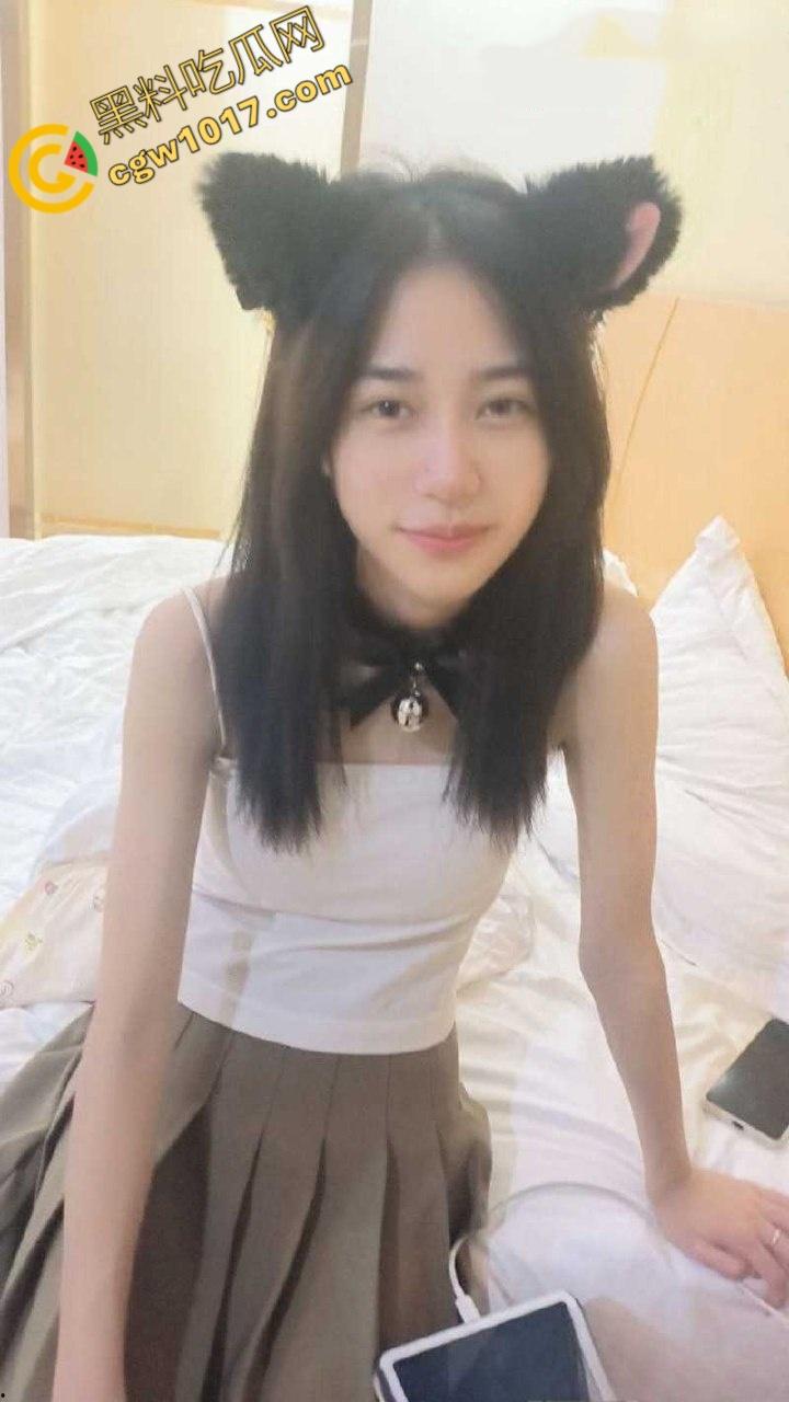 上海极品舞蹈生【杨萧颜】难以抵抗金钱诱惑，堕落为金主性奴，胯下侍奉爆筋肉棒，口技十分了得！  第5张